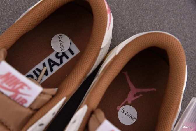 Reps TBK AJ Travis Low Scott 1 SP OG DM7866-106 x 0811